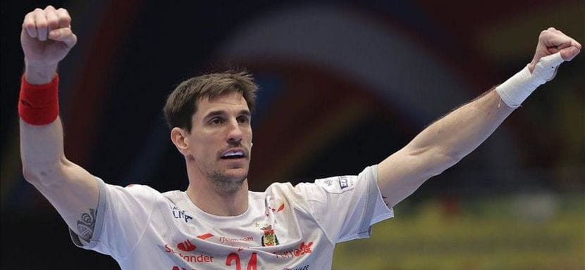 Бундеслига. Испанский специалист по игре в обороне 37-летний Виран Моррос сменил французский "Пари Сен-Жермен" на "Берлин"