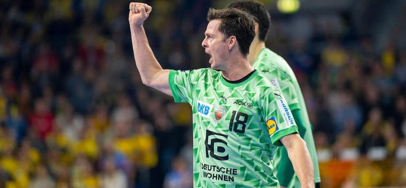 Датчанин Ханс Линдберг из "Берлина" вышел на второе место среди лучших бомбардиров бундеслиги в истории. До первой позиции 28 голов