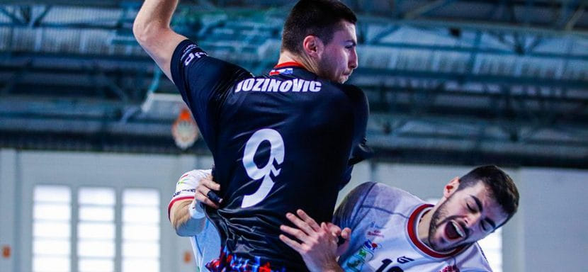 Испания. Боснийский полусредний Стьепан Йозинович из "Синфина" второй раз за год получил серьёзную травму колена