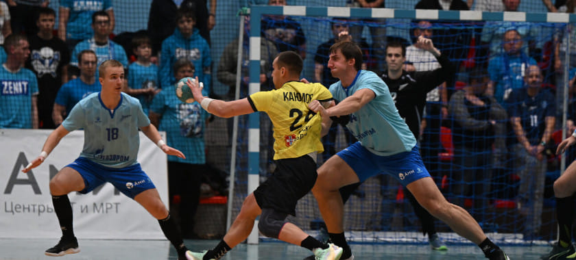 СГАУ-"Саратов" с армией фанатов 50 минут бился на равных в Чехове, Шаров принёс "Зениту" спокойствие