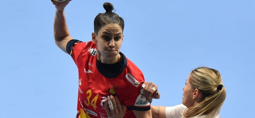 Перед матчем с бразильянками Амброс Мартин сделал одну замену: Алисию Фернандес в сборной Испании заменила Кармен Кампос