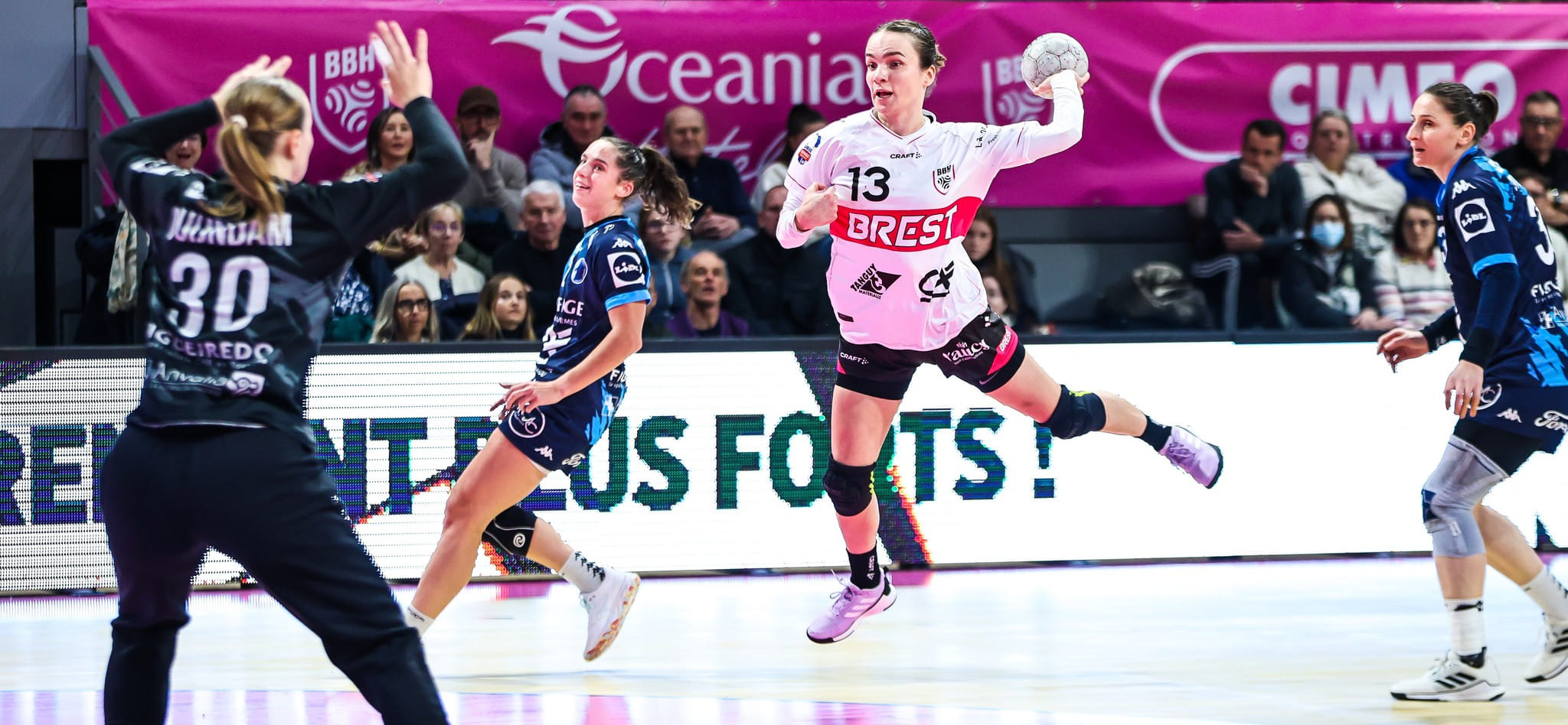 Королёк и Вяхирева — обладатели "Золотого мяча". Рабчинский присоединился к "Кельце". Главное за неделю