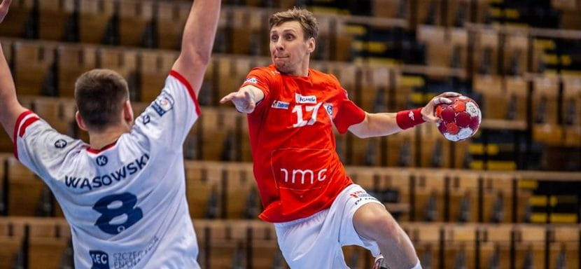 Польша. Белорусский правый крайний Александр Бушков стал одноклубником Кирилла Князева. После 12 лет в "Гурнике" он перешел в "Тарнув"