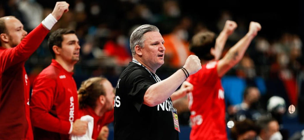 Golden League. Сборная Дании без 15 участников ЧЕ-2022 сокрушила команду Норвегии с разницей в 16 мячей