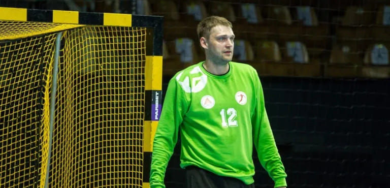 Высшая лига. 40-летний вратарь Николай Сорокин вернулся в волгоградский "Каустик". Контракт заключен до 31 мая 2023 года