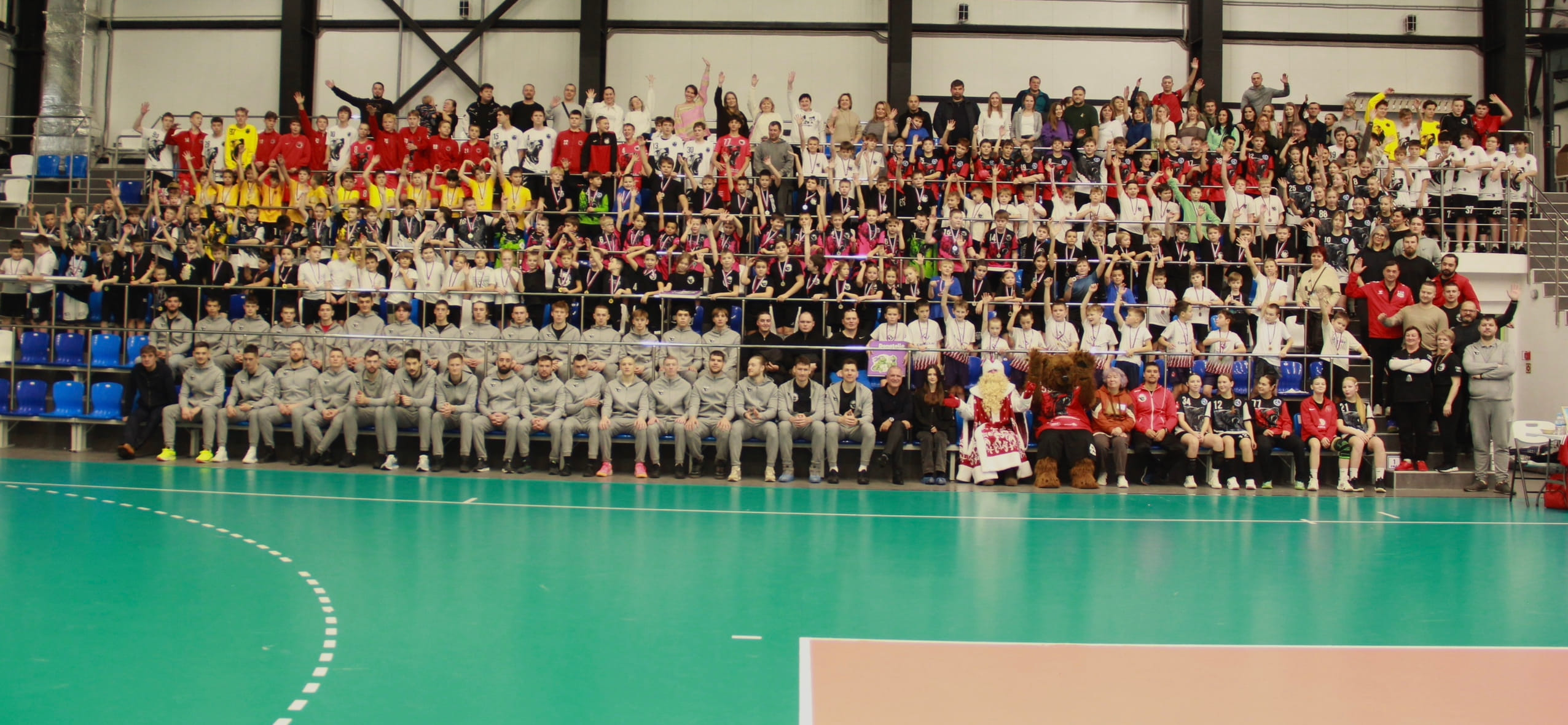 12 декабря в Перми прошёл традиционный турнир, посвящённый памяти гандболистов Андрея Лазнева и Александра Константинова