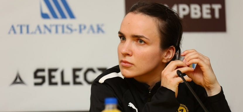 Olimpbet Суперлига. Анна Вяхирева: "Первый тайм был интенсивным, заставил нас немного "подёргаться". Думаю, результатом все довольны"