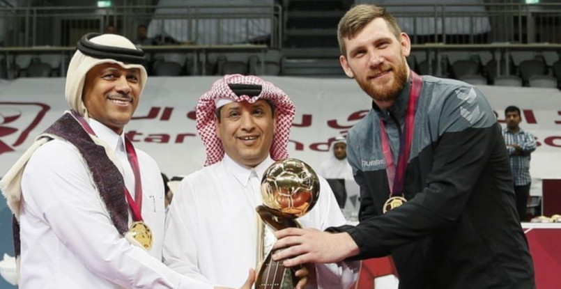 "Арабы говорили: никакой ты не русский — ты наш". Россиянин — о Тунисе, ОАЭ и Катаре