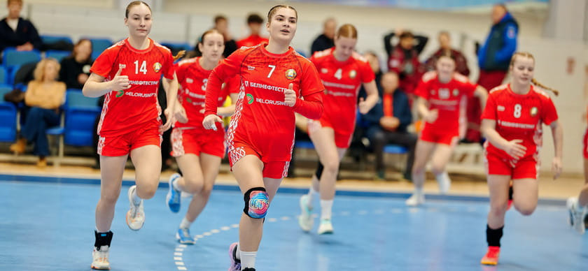 К матчам в Москве с женской юниорской сборной России готовятся 25 белорусских гандболисток