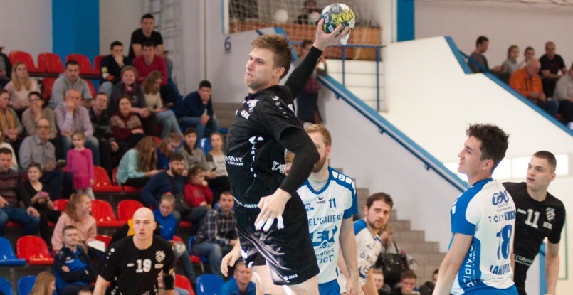 Кубок вызова. В первом полуфинальном матче "Нева" принимает "Бухарест". Известны составы на матч