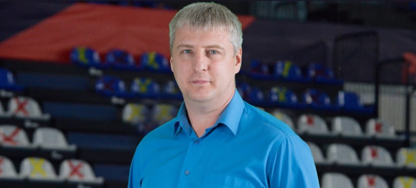 Александр Сафонов об игре на гитаре: "Самоучка. Никаких уроков не брал, всё через интернет. Но не скажу, что я Виктор Зинчук от гандбола"