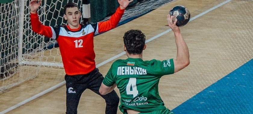 Высшая лига. Казанский "Зилант" обыграл "Скиф-Юниор" в матче с 72 голами. Виктор Николаев отразил 43% бросков