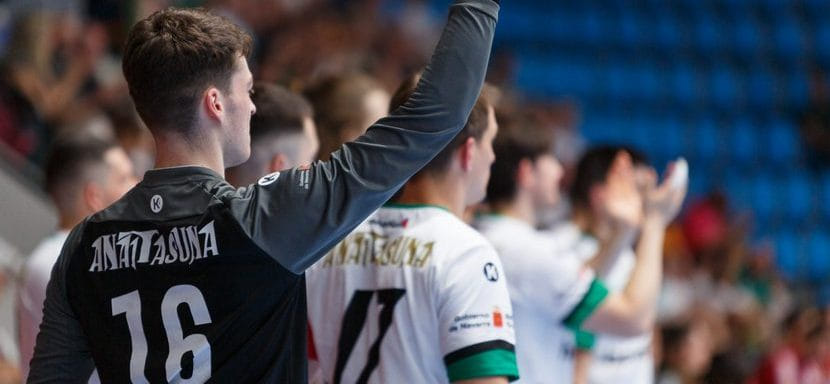 Испания. "Анайтасуна" потеряла на длительный срок вратаря Маркоса Кансио, травмировавшего колено