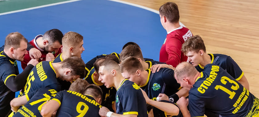 Ставропольский "Виктор" в первом матче игрового дня чемпионата России в гостях оказался сильнее саратовских "аграриев"