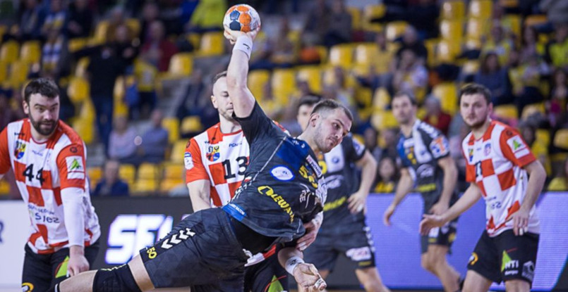 Артем Королек: "В "Виве" со смехом относятся к продолжению чемпионата Беларуси. Для них это непонятно. Везде умирают люди, а у нас играют"