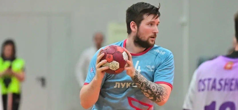 Olimpbet Суперлига. Официально. Астраханское "Динамо" подписало контракт с 26-летним левым полусредним Марком Лариным