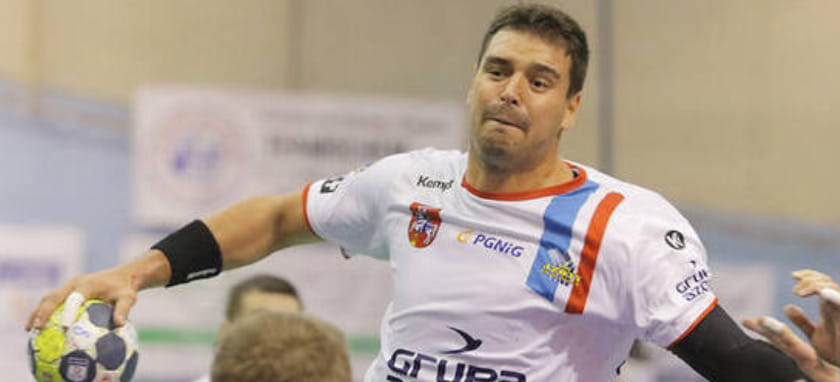 Греческий "Олимпиакос" стал 17-м клубом в карьере украинского левого полусреднего Владислава Остроушко. У боснийца Николы Прце — 18