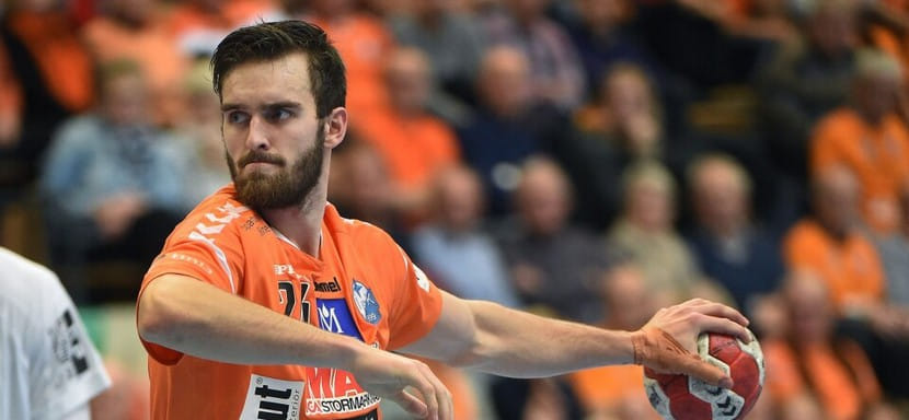 Швеция. 23-летний исландский правый полусредний Тейтур Эйнарссон покинул "Кристианстад". По слухам, он продолжит карьеру во "Фленсбурге"