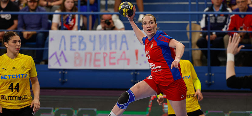 Левая крайняя ЦСКА Юлия Козаченко провела мастер-класс в одной из московских школ