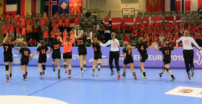 Молодежный ЧЕ-2019. Спорщицы за полуфинал: хулиганки в оранжевом и могучие скандинавки