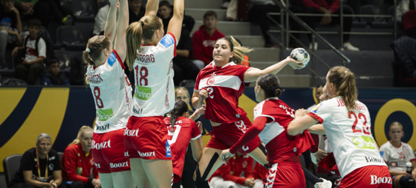 EHF Euro Cup — дело хозяйское. Цыган и жена экс-игрока "Ахмата" — бомбардиры, ящики пива и две Норвегии