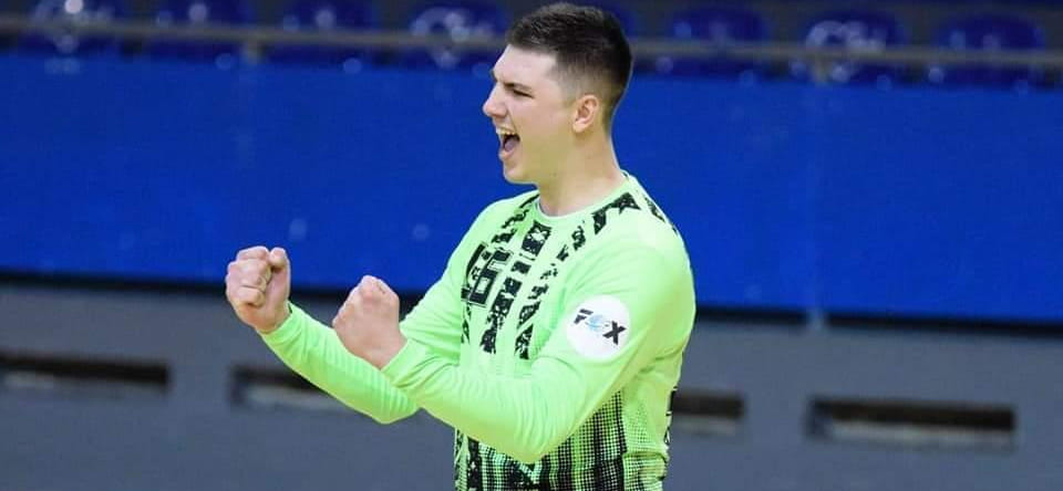 Балканы. Вратарь сборной Сербии Андрей Трнавац перешёл из "Партизана" в ряды основного соперника — "Войводину" из Нови-Сада