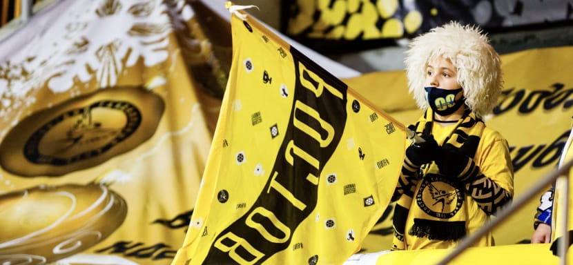 Неясная ситуация с Вяхиревой, Лагерквист, Ристовской. Но понятный антураж: аншлаг и боксерский поединок!