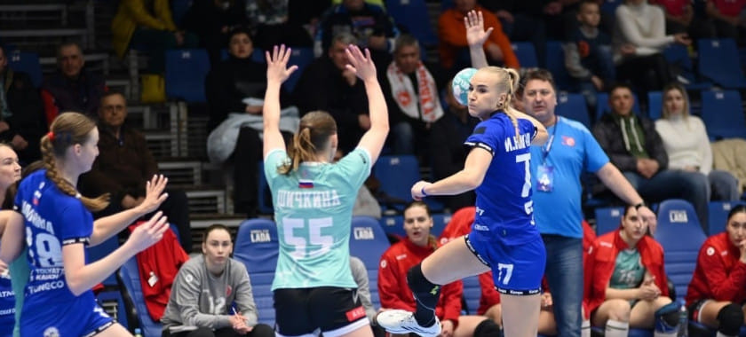 Olimpbet Суперлига. "Астраханочка" в гостевой встрече крупно обыграла тольяттинскую "Ладу". У Софии Романенко 11 голов