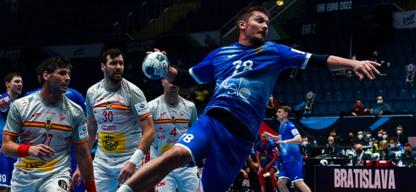 ЧЕ-2022. Второе поражение сборной России в основном раунде. В упорной концовке победу праздновали чемпионы Европы испанцы