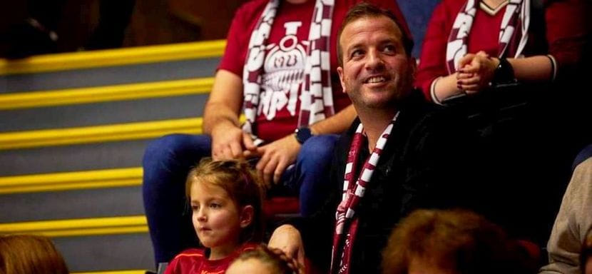 Вице-чемпион мира в составе футбольной сборной Нидерландов Рафаэль ван дер Варт поддержал супругу Эставану Полман в матче Лиги чемпионов