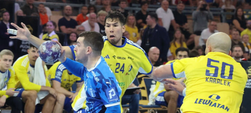 "Кельце" в серии пенальти победил "Вислу" и впервые завоевал Суперкубок Польши. У Косоротова и Королька по одному голу