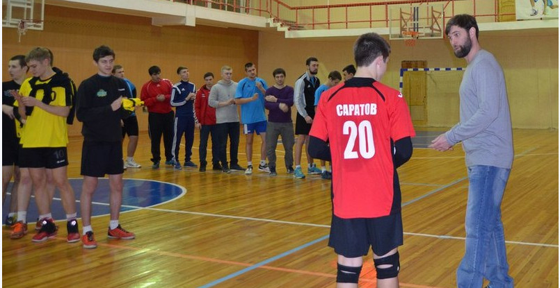 Студенческий гандбол в Саратове. Играешь сам — приведи пару зрителей