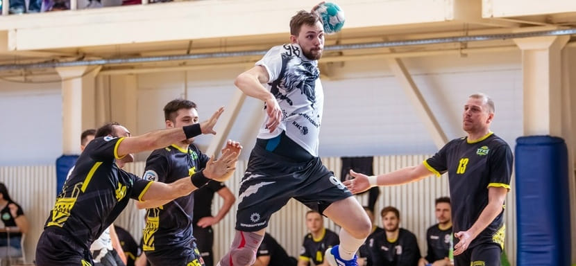 Сегодня лидер чемпионата России из Перми сыграет в гостях с саратовскими "аграриями", "медведи" из Чехова принимают краснодарский СКИФ