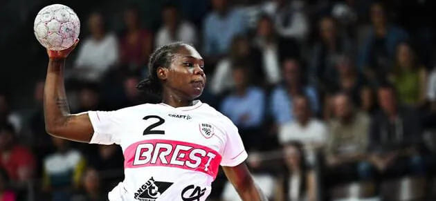 "Мец" и "Брест" одержали шестые победы в женском чемпионате Франции, Анна Вяхирева семь раз поразила ворота "Безансона"