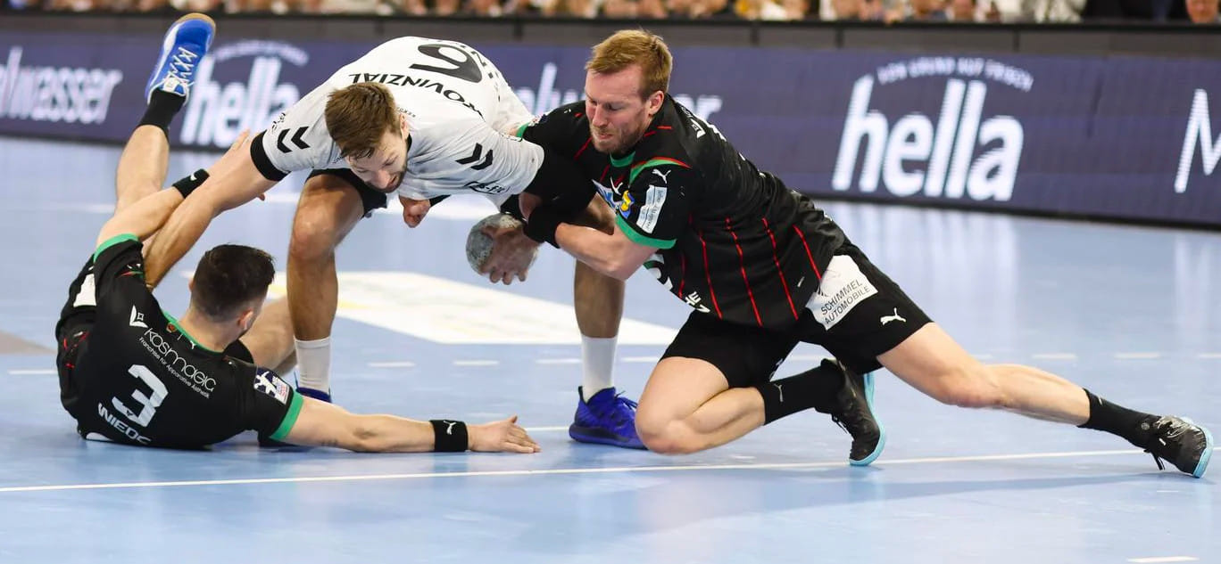 Бундеслига. Возглавляющий турнирную таблицу "Берлин" уступил "Килю". "Зебры" поднялись на второе место и вышли в лидеры по потерянным очкам