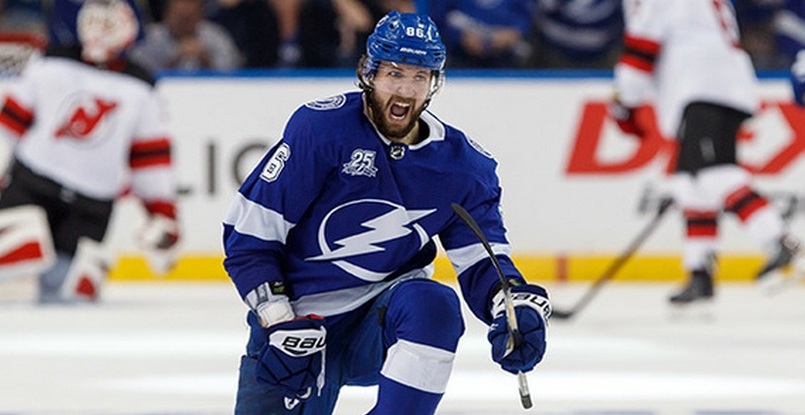 Звезда НХЛ Никита Кучеров: "Прозвучит, наверное, странно, но читать игру в хоккей мне помог гандбол"