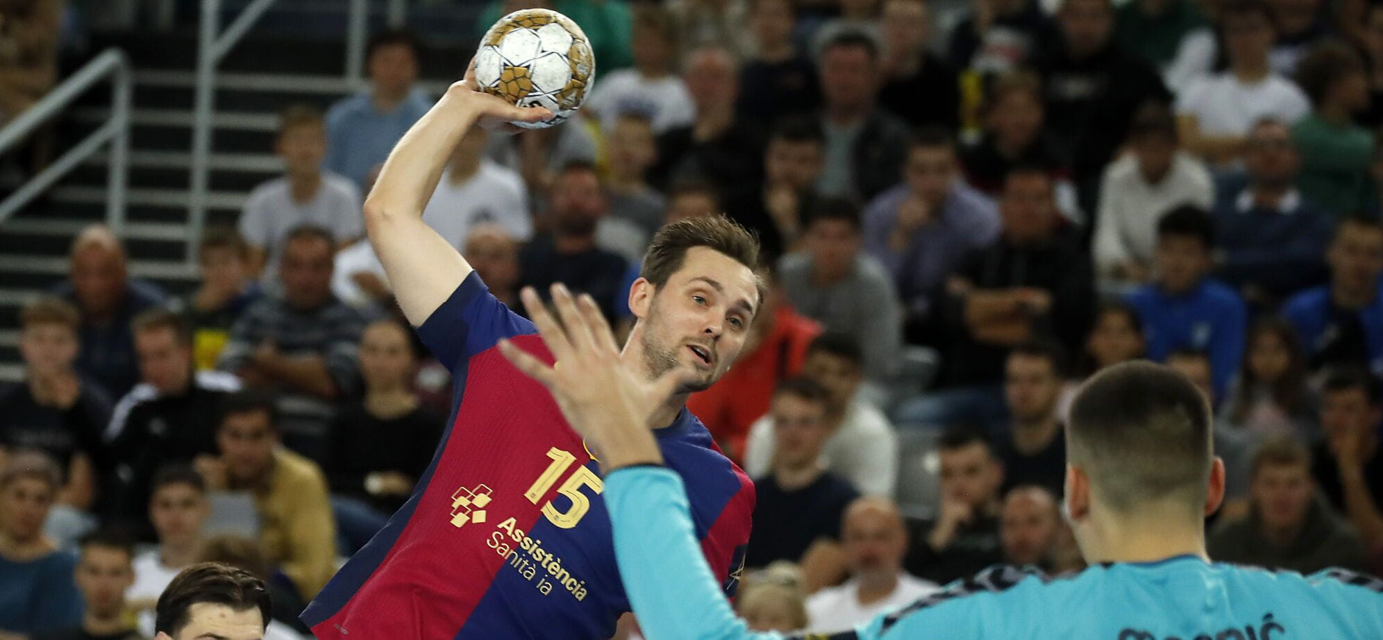 "Барселона" почти обеспечила себе прямую путёвку в 1/4 финала. А в другой группе "ПСЖ" — уже второй