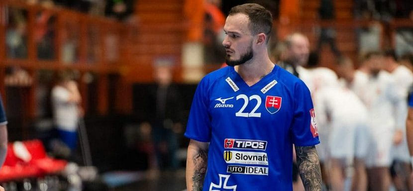 Победитель прошлого розыгрыша Кубка ЕГФ греческий АЕК пополнился левым крайним сборной Словакии Юраем Бряткой