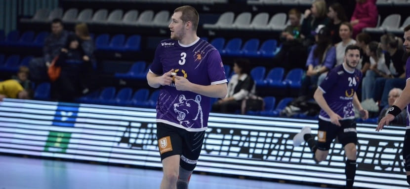 Шестикратный чемпион России в составе "Чеховских медведей" Дмитрий Санталов, расставшийся с подмосковным клубом, стал игроком ЦСКА