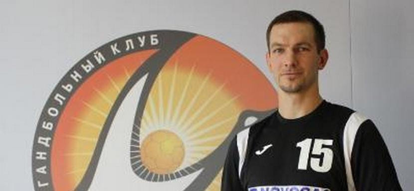 Капитан "Кронона" Максим Несвадьба подписал арендный контракт с "Таганрогом"-ЮФУ. По сведениям БЦ, состав клуба пополнит и Алексей Шиндин