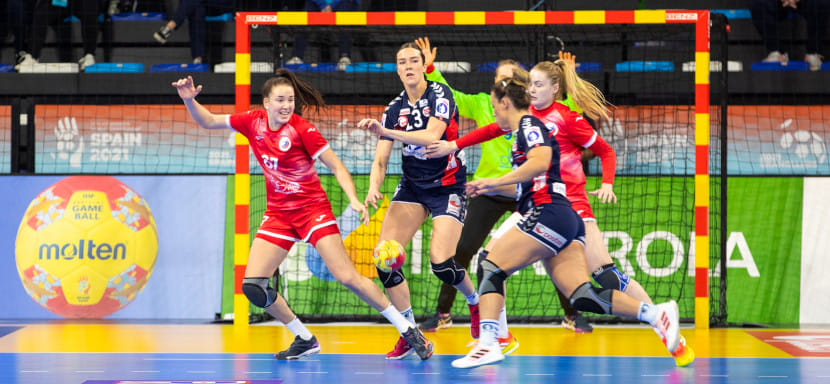 С Надеждой. "Матч с норвежками — это не борьба команд разного класса, а час упущенных возможностей"