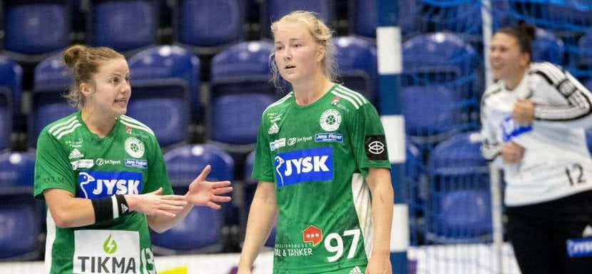 Дания. "Нюкебинг" одержал третью победу в женском чемпионате, одолев "Орхус". "Силькеборг" был сильнее "Хольстебро"