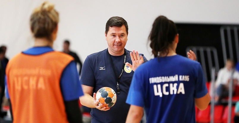 Суперлига. Наставник ЦСКА Ян Лесли стал героем выпуска "Что? Где? Гандбол!" и ответил на вопросы о российском женском гандболе (ВИДЕО)