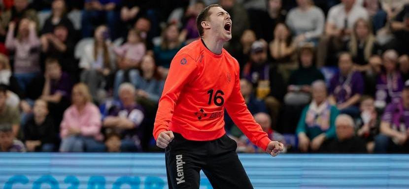 Дмитрий Холмов: "В сборной атмосфера очень позитивная, организовано всё на высшем уровне"