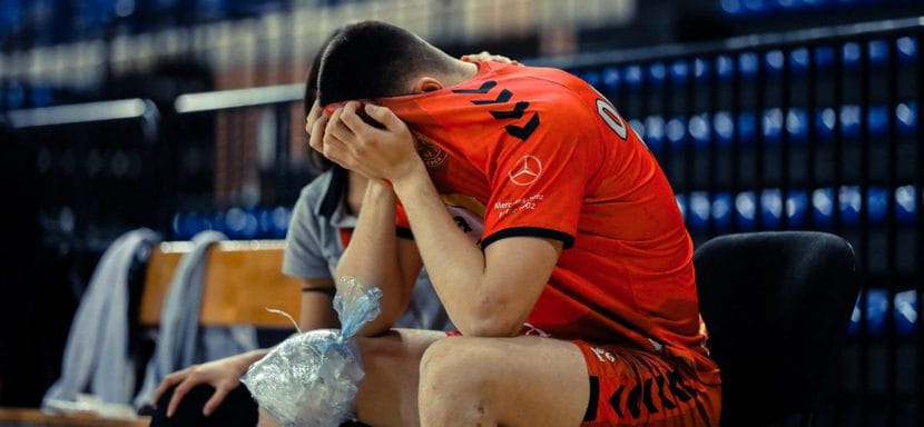 Испания. Правый полусредний "Уэски" Доминго Луис Москера больше не сыграет в этом сезоне из-за травмы колена