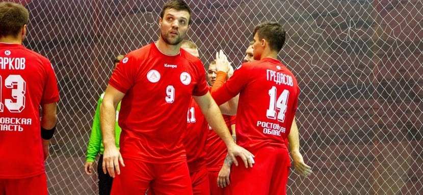 Olimpbet Суперлига. Официально. 34-летний линейный Павел Максимов сменил "Донских казаков" из Таганрога на ставропольский "Виктор"