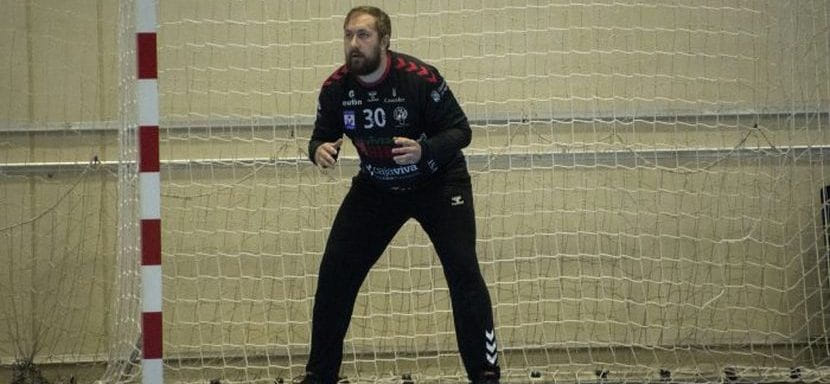 Белорусский голкипер Дмитрий Потоцкий продолжит защищать цвета испанского клуба "Нава"