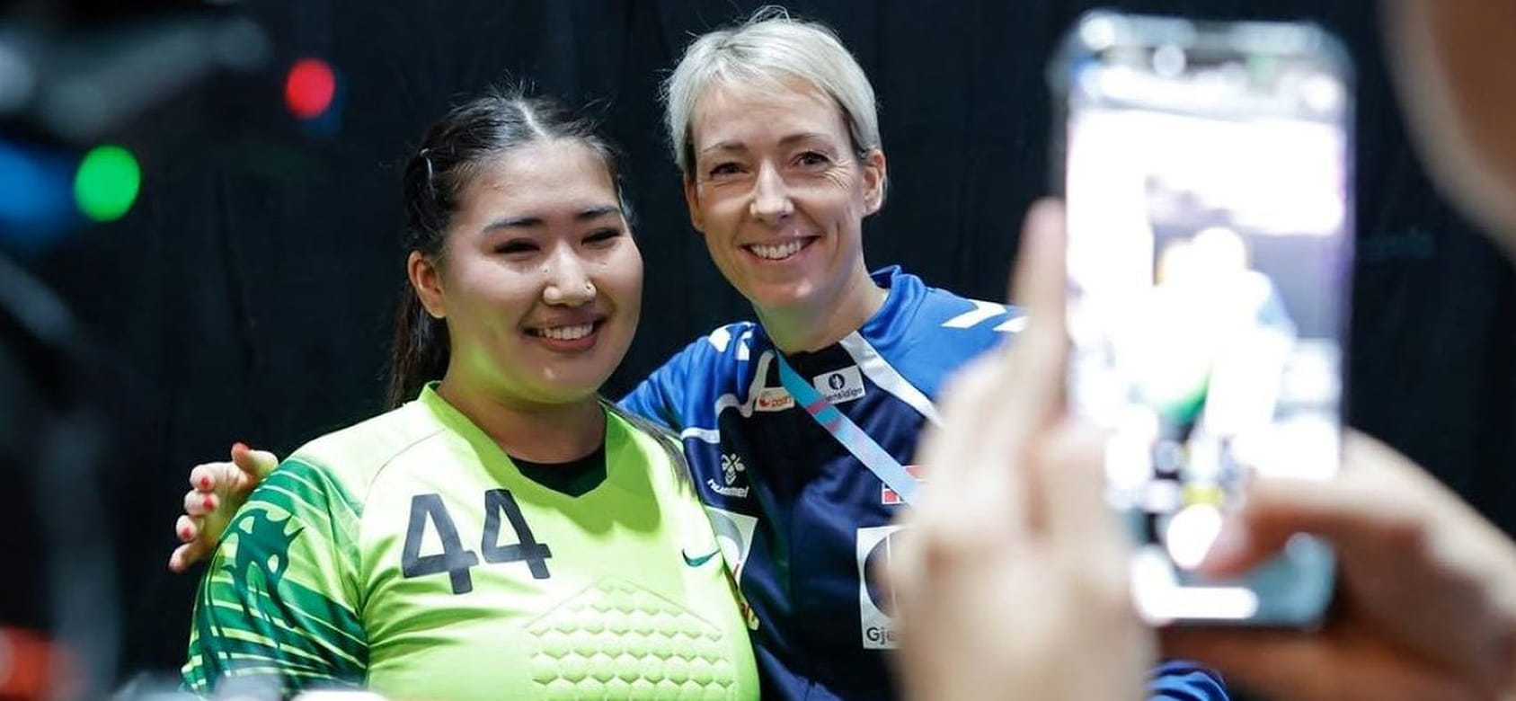 Катрин Лунде похвалила игру вратаря сборной Казахстана Дамиры Жапаровой: "Она хорошо сыграла и даже забросила мяч, что случается нечасто"