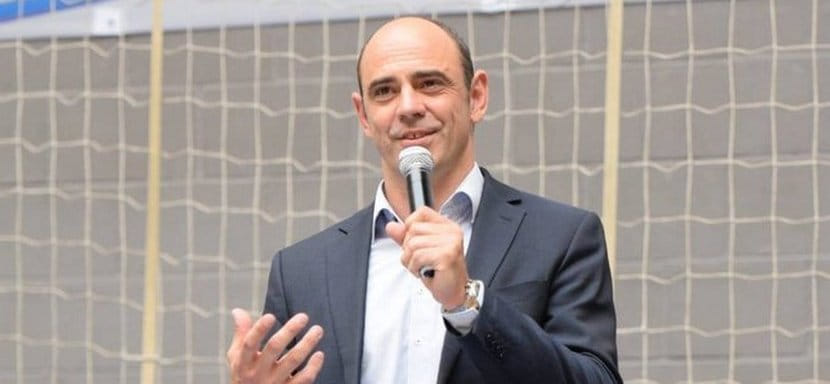 Испания. 49-летний вратарь "Гвадалахары" Хосе Омбрадос переизбран президентом Мадридской федерации гандбола