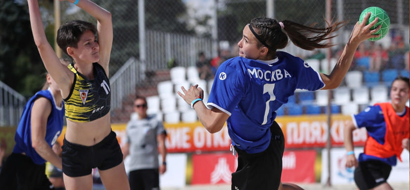Пляжный гандбол. В ближайшие выходные будет разыгран чемпионат Москвы. В турнире примут участие гандболистки ЦСКА-2 и "Луча-2"